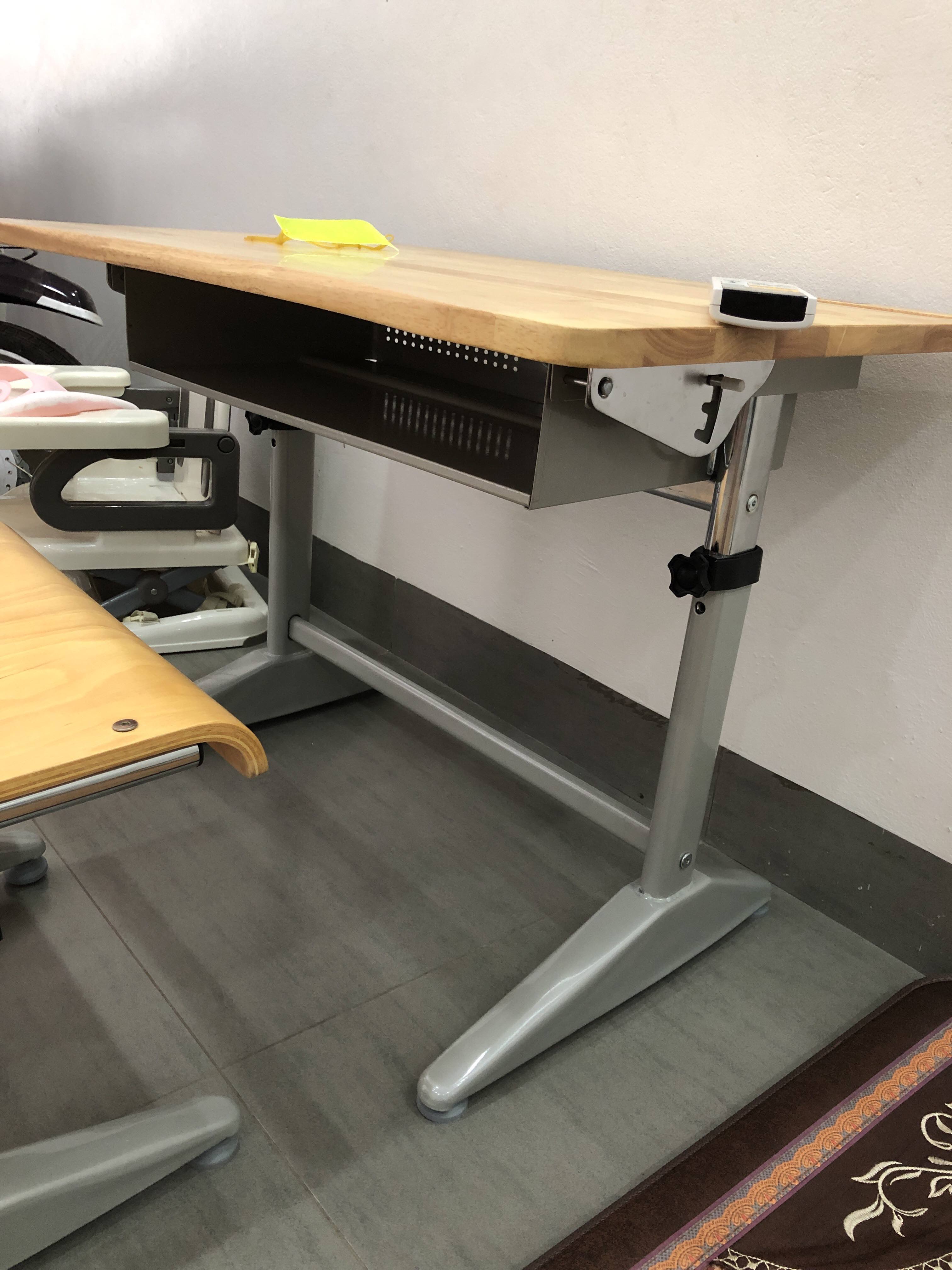 Bộ Bàn Ghế Học Sinh Cao Cấp Gỗ Tự Nhiên BHS-14-04CS Mặt Bàn Điều Chỉnh Được Độ Nghiêng