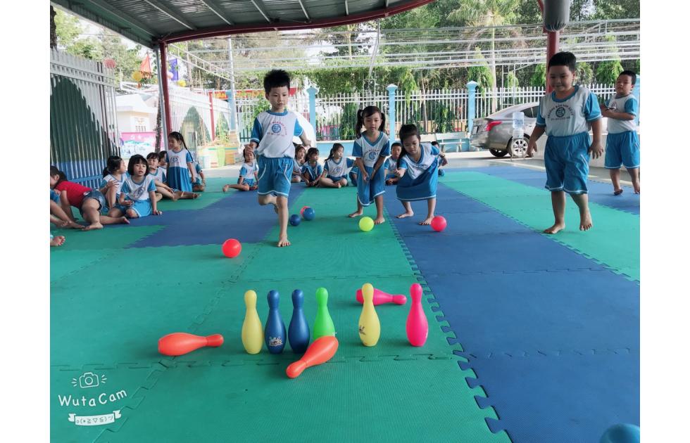 Đồ Chơi Ném Bóng Bowling Bằng Nhựa An Toàn, Rèn Đôi Tay Khéo Léo Và Vận Động Cho Bé