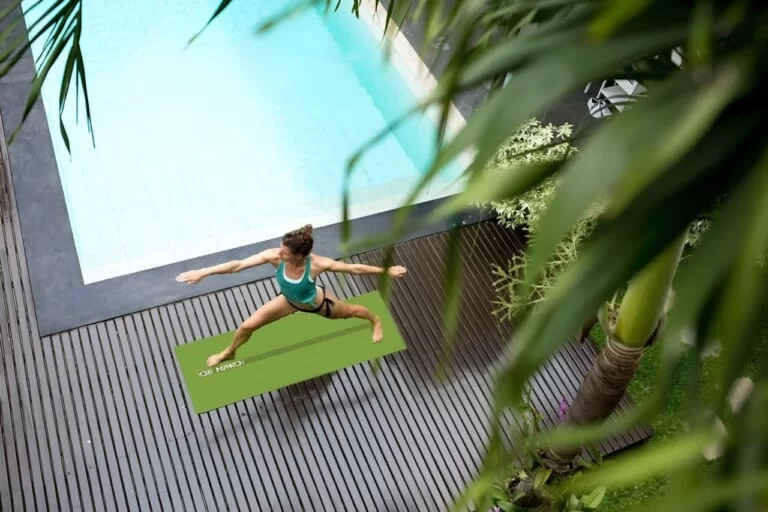 Free Ship - Thảm tập yoga chính hãng Yvonne, Flowstate Green, dày 6mm bề mặt nhám, siêu bám, chống trơn trượt, thấm hút mồ hôi, càng nhiều mồ hôi càng bám, dễ vệ sinh, bề đẹp, sang trọng