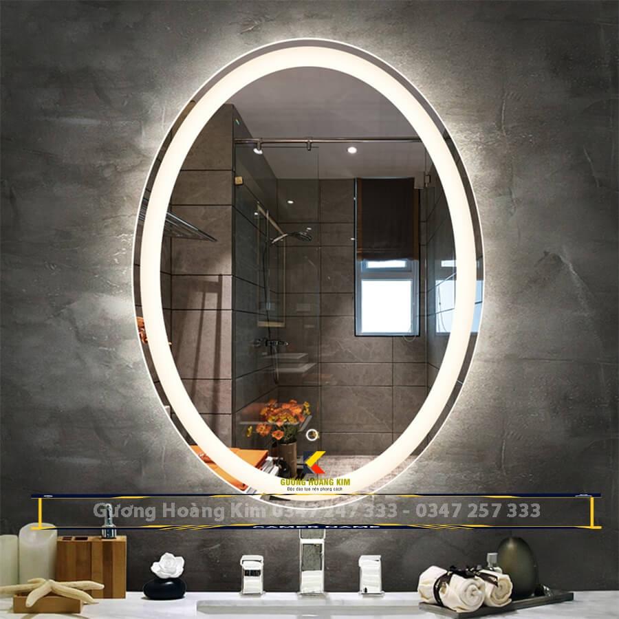 Gương cảm ừng có đèn led hình oval elip bầu dục nhà tắm phòng wc trang điểm makeup decor cao cấp treo tường kích thước 50x70cm ,60x80cm , và 70x90cm guonghoangkim mã HK-2001