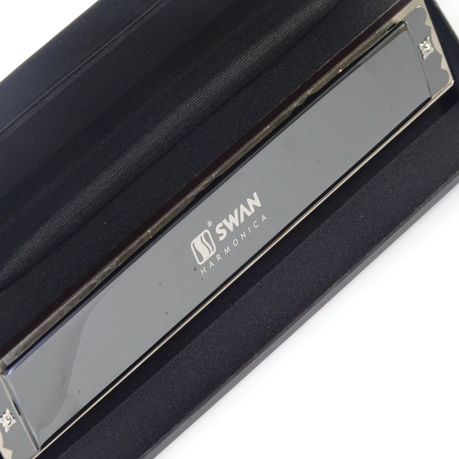 Kèn harmonica tremolo 28 lỗ Swan Wide Diapason SW28W Key C Đen Bóng