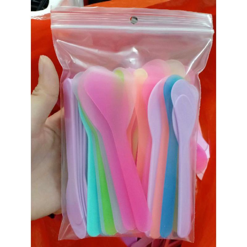 Combo 50 que quét mặt nạ y hình