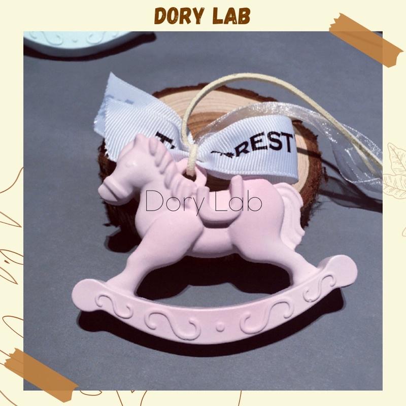 Sáp Thơm Tinh Dầu Hình Ngựa Gỗ Treo Tủ Quần Áo, Xe Ô Tô, Khử Mùi Phòng Handmade - Dory Lab