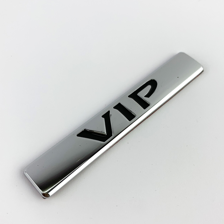 Tem kim loại chữ nổi VIP dán trang trí ô tô