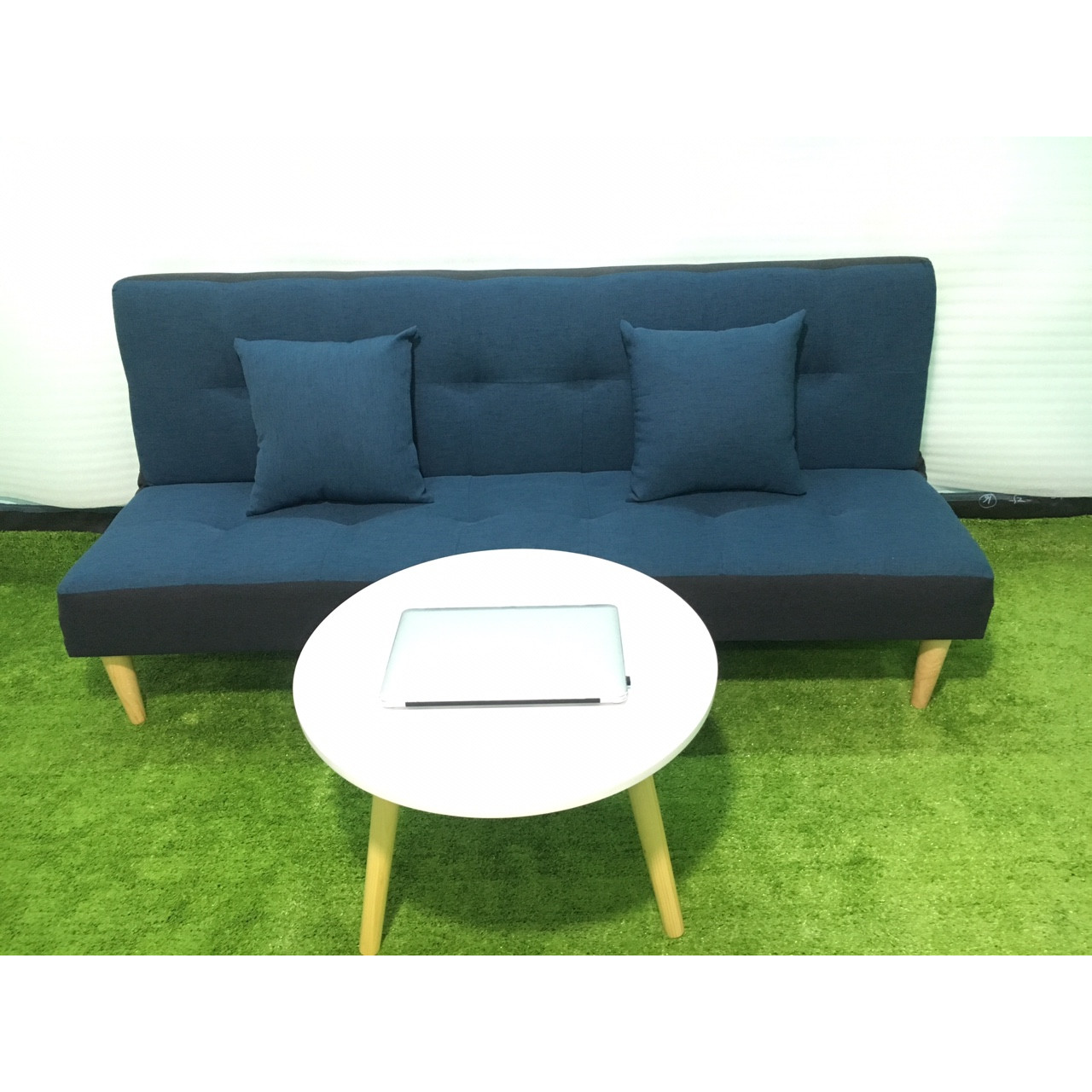 Ghế sofa bed, sofa giường xanh viền đen bố và bàn tròn GvsB