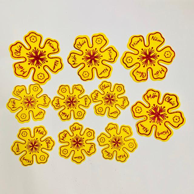 Set Bông mai mouse dẻo 6 cánh đủ cỡ viền đỏ dán tường dán kiếng trang trí tết mẫu 1