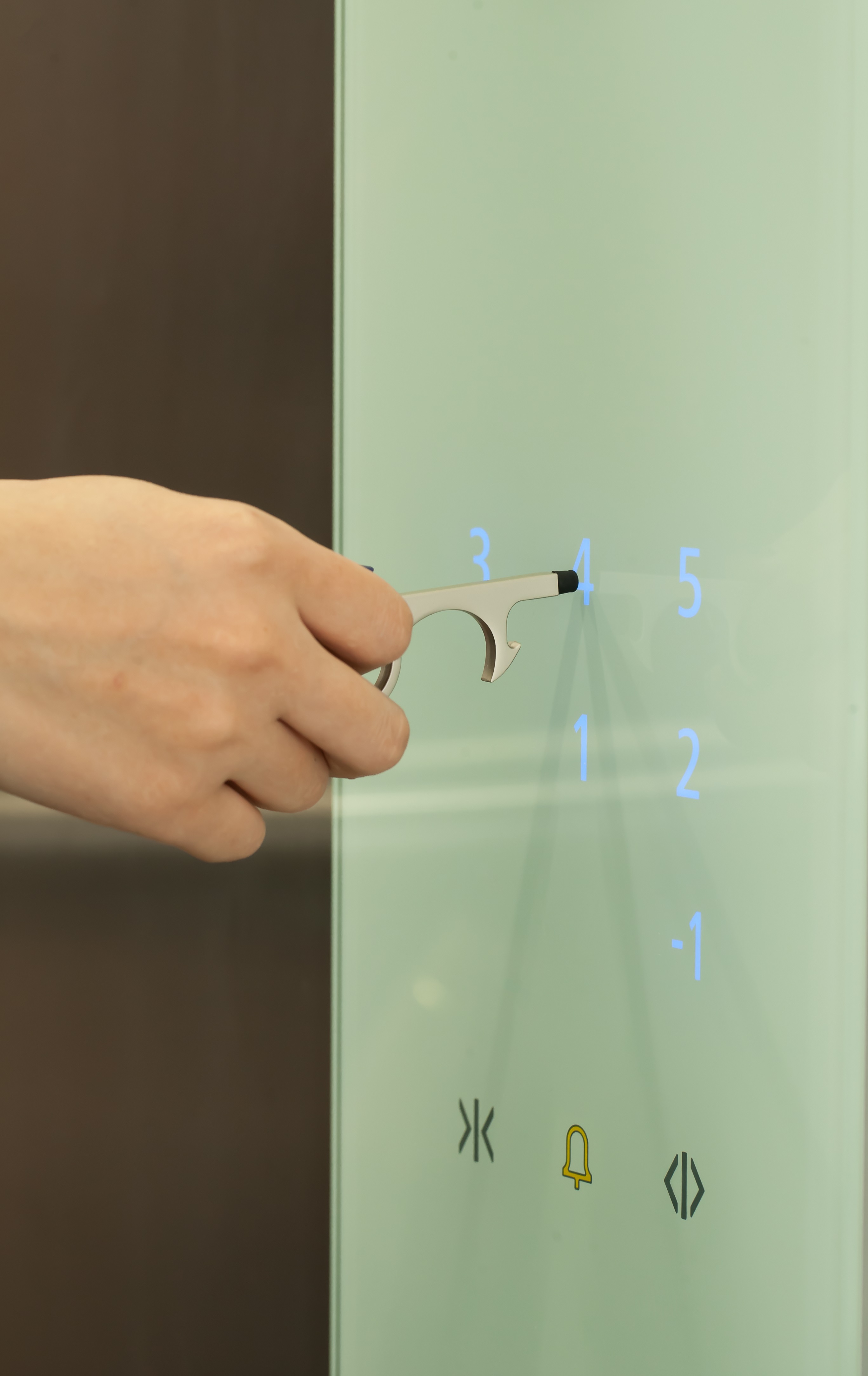 Móc khóa đa năng iTouche phòng ngừa Covid-19 - AquaHandy
