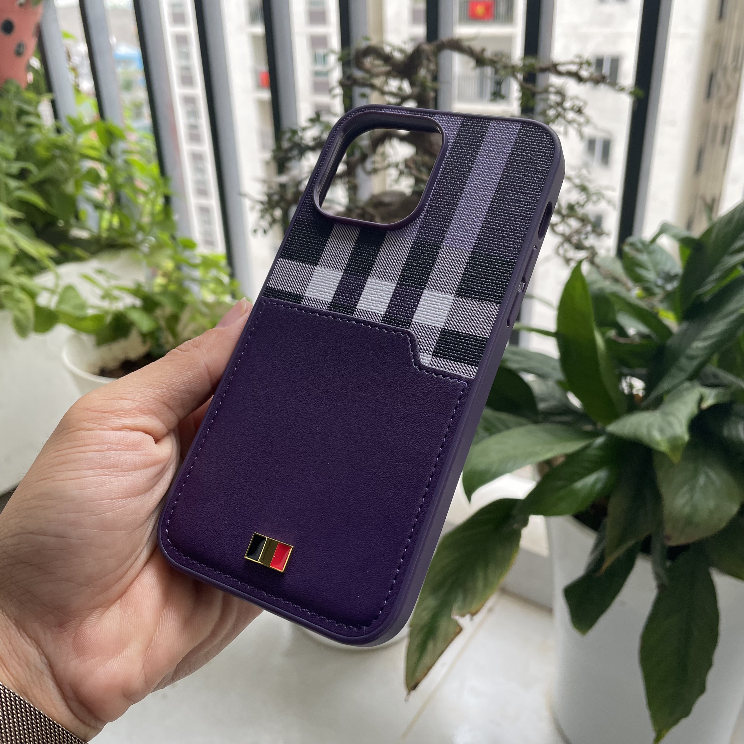Ốp lưng Mentor VII dành cho iPhone 14 Pro Max nhét thẻ màu tím - hàng chính hãng