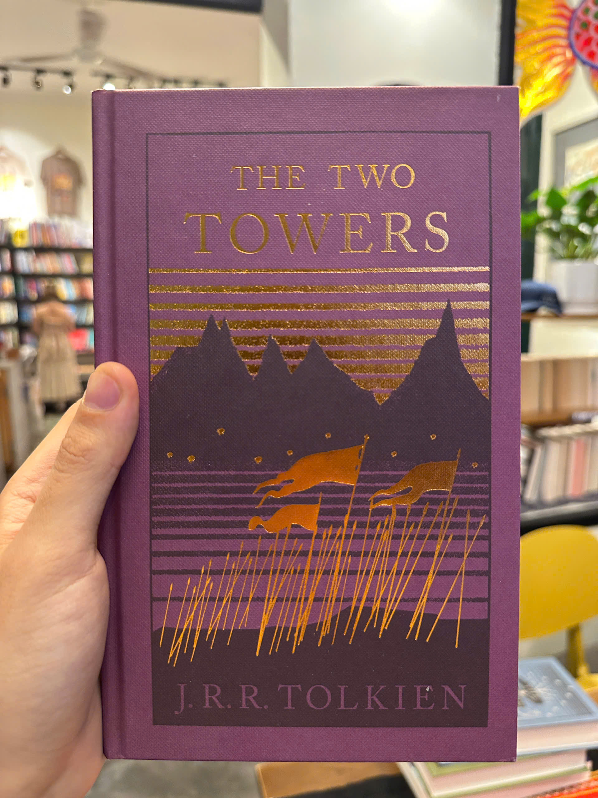 Sách - The Two Towers (Lord of The Rings series) by J.R.R. Tolkien | Fantasy / Ngoại văn Nhập khẩu