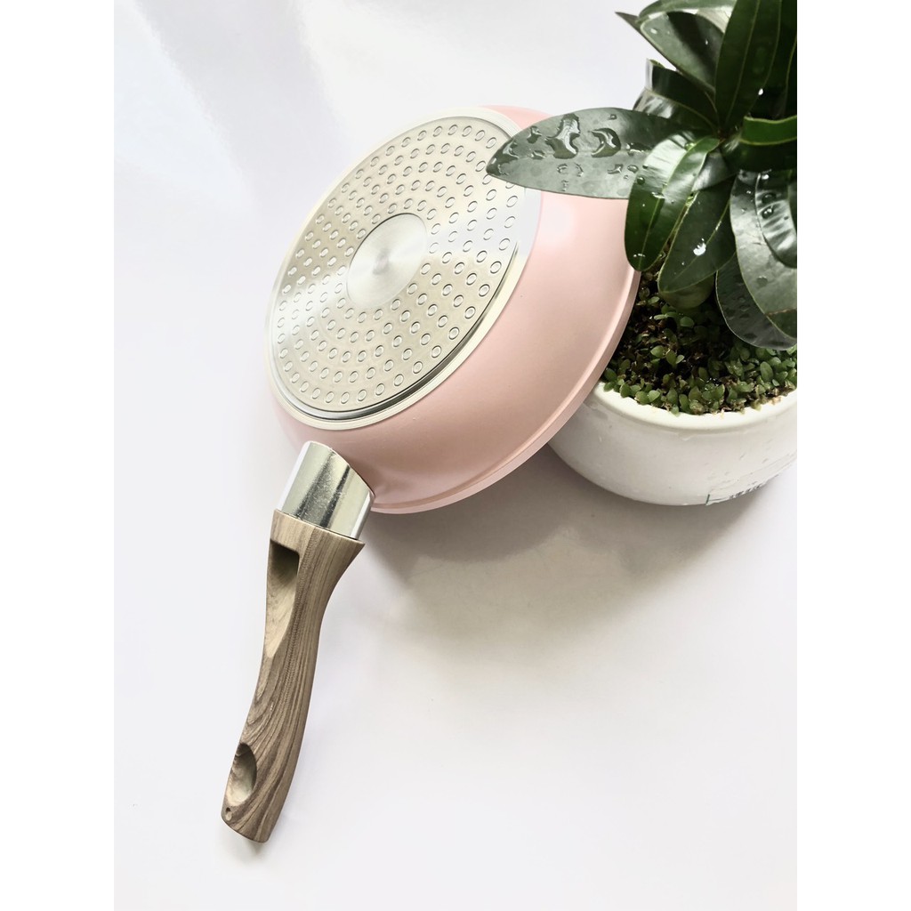 Chảo chống dính cao cấp 16cm, đáy từ vân đá hoa cương, cán gỗ cao su bền chắc, dùng mọi loại bếp