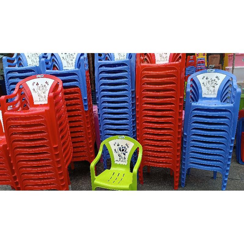 Ghế bành win màu vàng và lá
