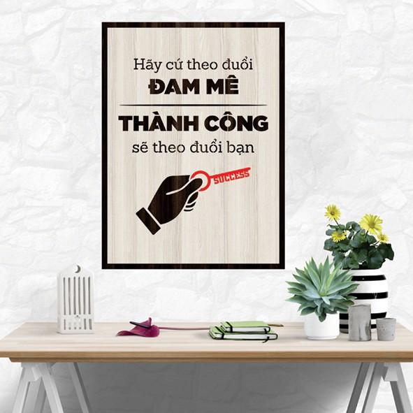 Tranh gỗ DECOR - SLOGAN tạo động lực, Truyền cảm hứng - Hãy cứ theo đuổi đam me thành công sẽ theo đuổi bạn