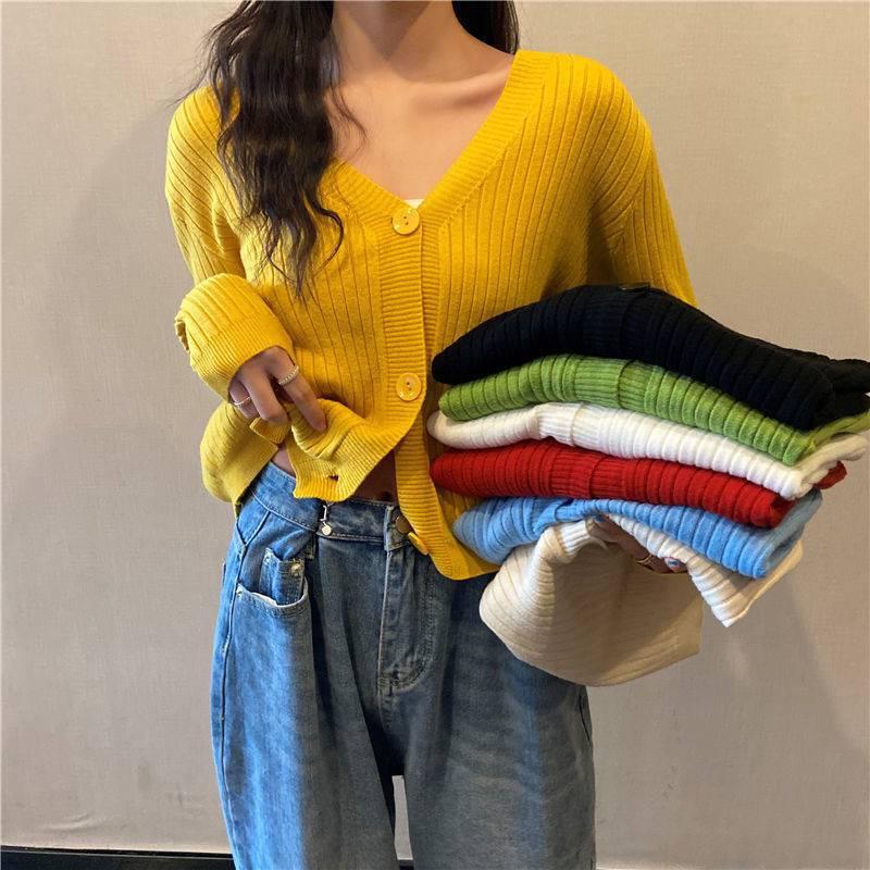 Áo len cổ V mỏng, áo cardigan nữ croptop 3 khuy freesize ulzzang Junnie Closet