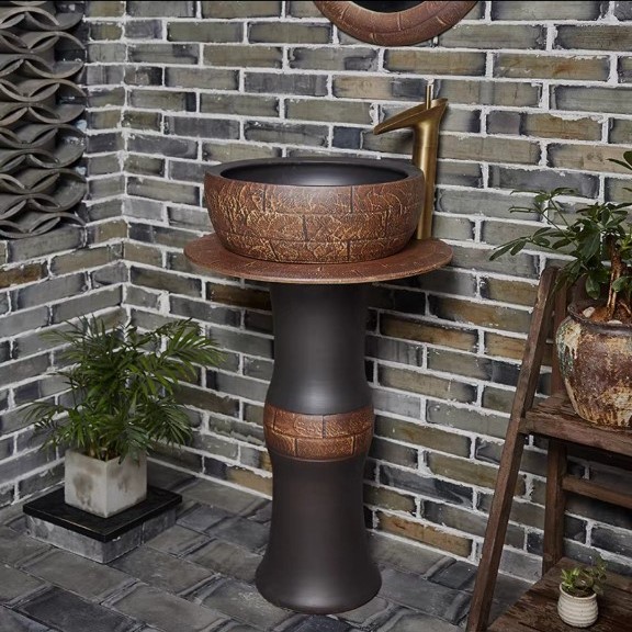 Lavabo trụ đứng hay lavabo sân vườn, để ngoài trời, phù hợp phong cách Đông Dương