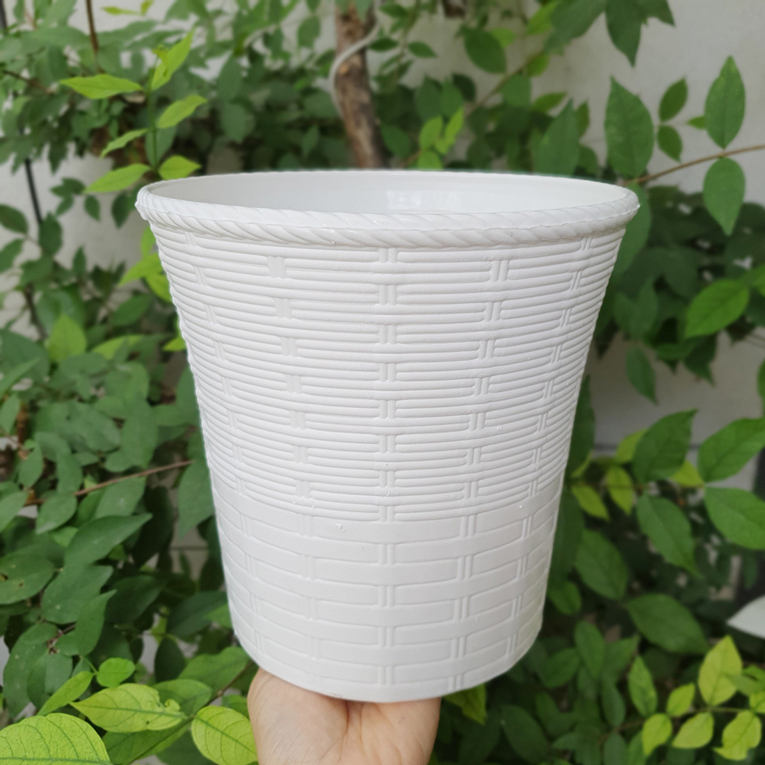 Bộ 4 chậu trồng hoa nhựa mây đan hai lớp màu trắng 21x21cm