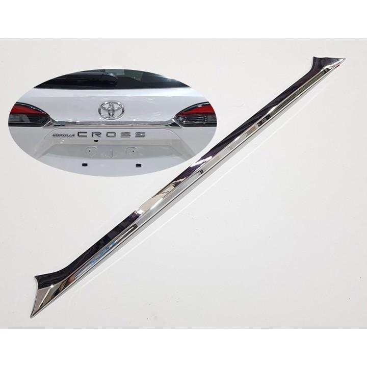 Ốp trang trí tay mở cốp sau Toyota Corolla Cross mạ Crom