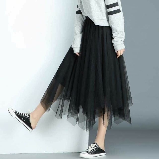 Chân váy tua nhọn cá tính