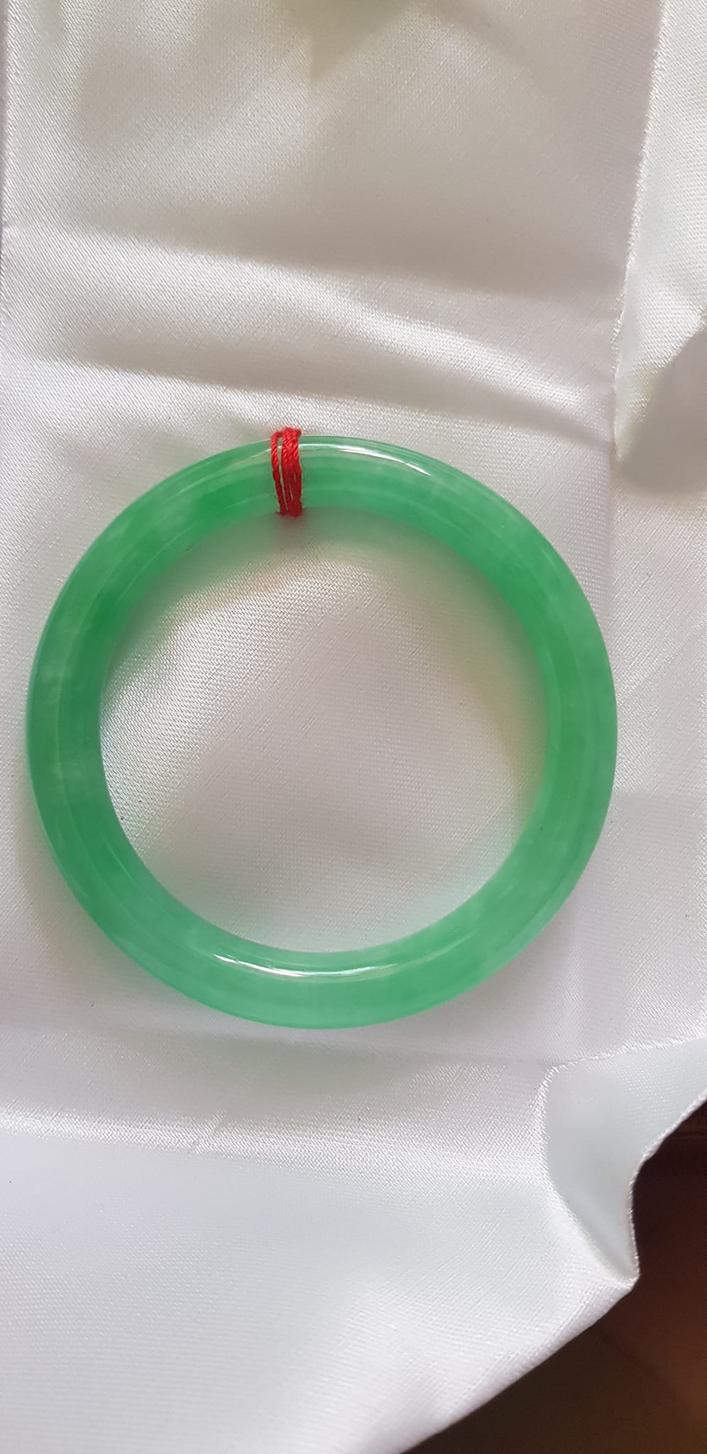 Vòng cẩm thạch A Đẹp mới 52mm Ni 52mm x cọng 8mm Màu xanh tươi sáng sang nhìn đẹp xinh lắm Nữ mệnh Mộc mệnh Hỏa mệnh Thủy 50kg - 54kg đeo vừa đẹp ạ