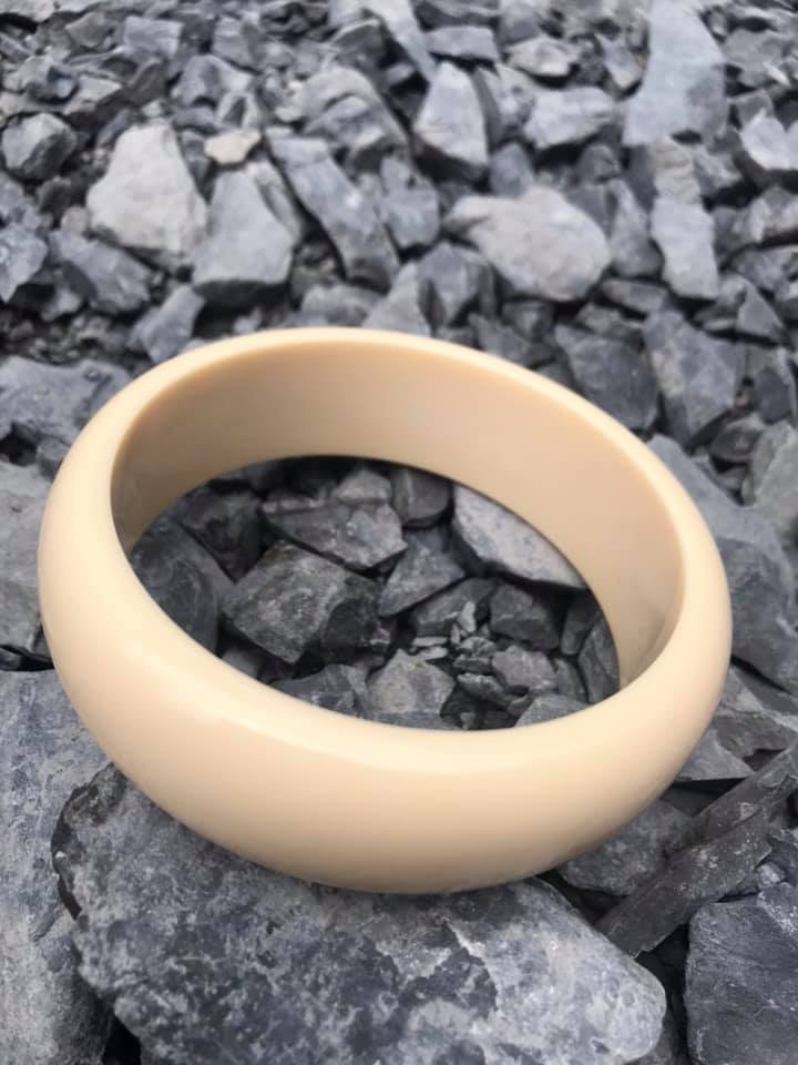 VÒNG TO LẮM TAY NAM GIẢ NGÀ HAY GỌI LÀ XƯƠNG MỸ NGHỆ BẢN TRƠN DẦY VÒNG NI 72mm x CAO 22mm x DẦY 11mm DÀNH CHO CÁC ANH NAM TAY LỚN 90kg-100kg ĐEO ĐẸP Ạ
