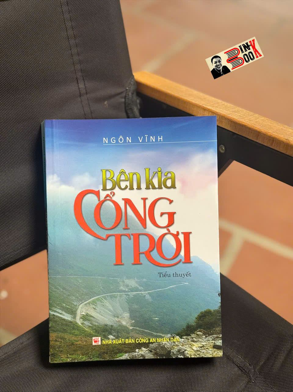 BÊN KIA CỔNG TRỜI – Ngôn Vĩnh – NXB Công an Nhân dân