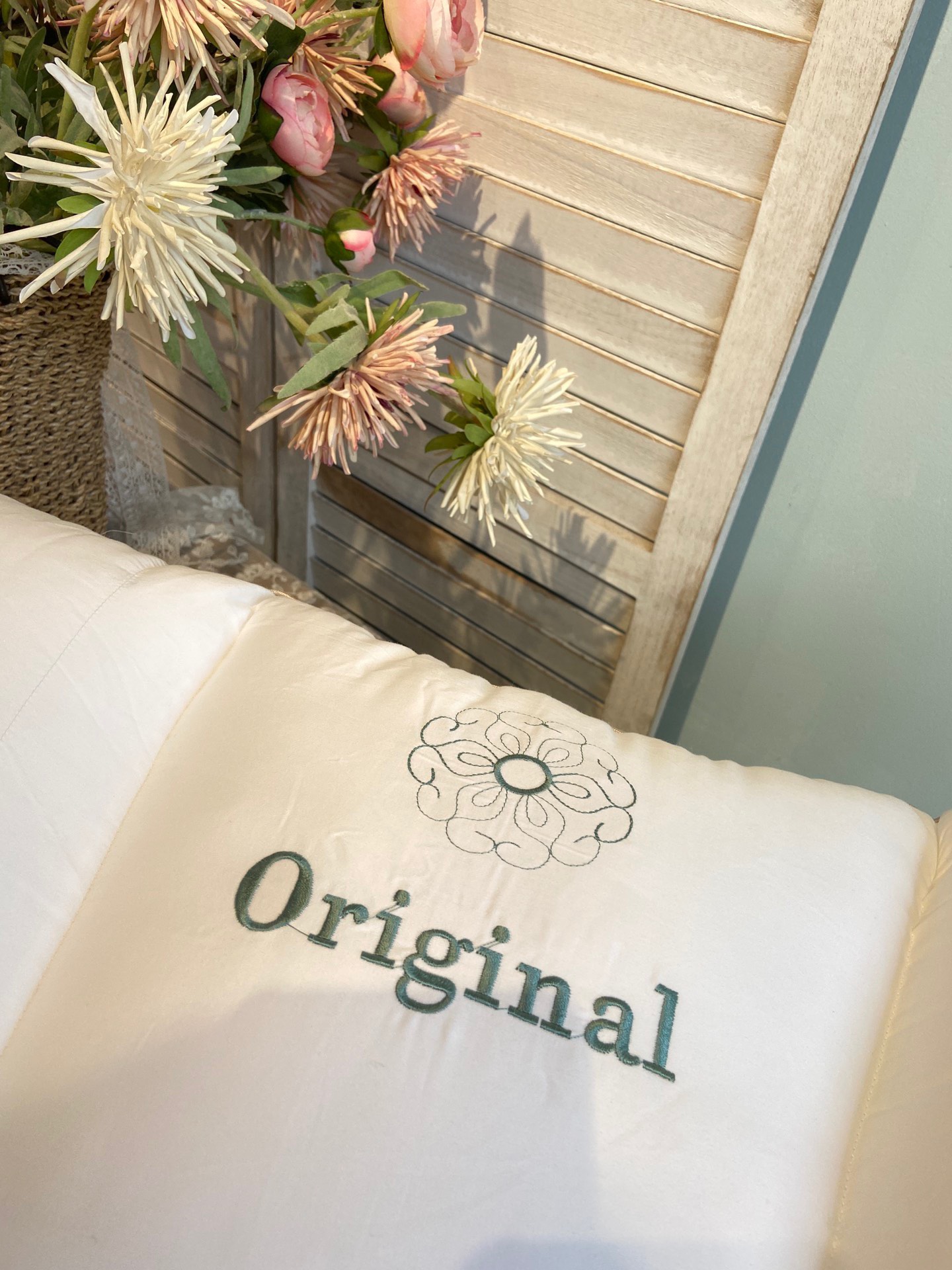 Gối Massage Original Lidaco chống đau mỏi vai gáy cao cấp kích thước 50x70cm