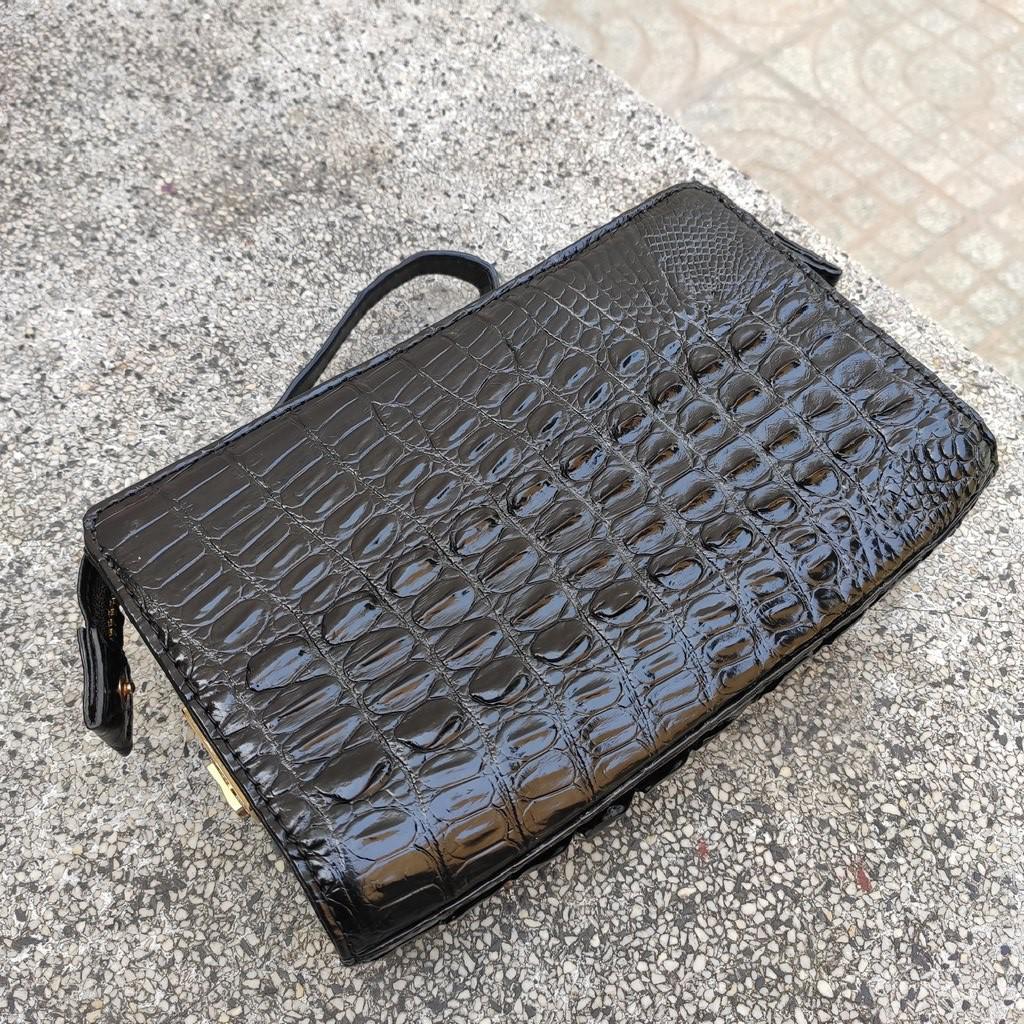 Clutch cầm tay gai lưng cá sấu rất đẹp