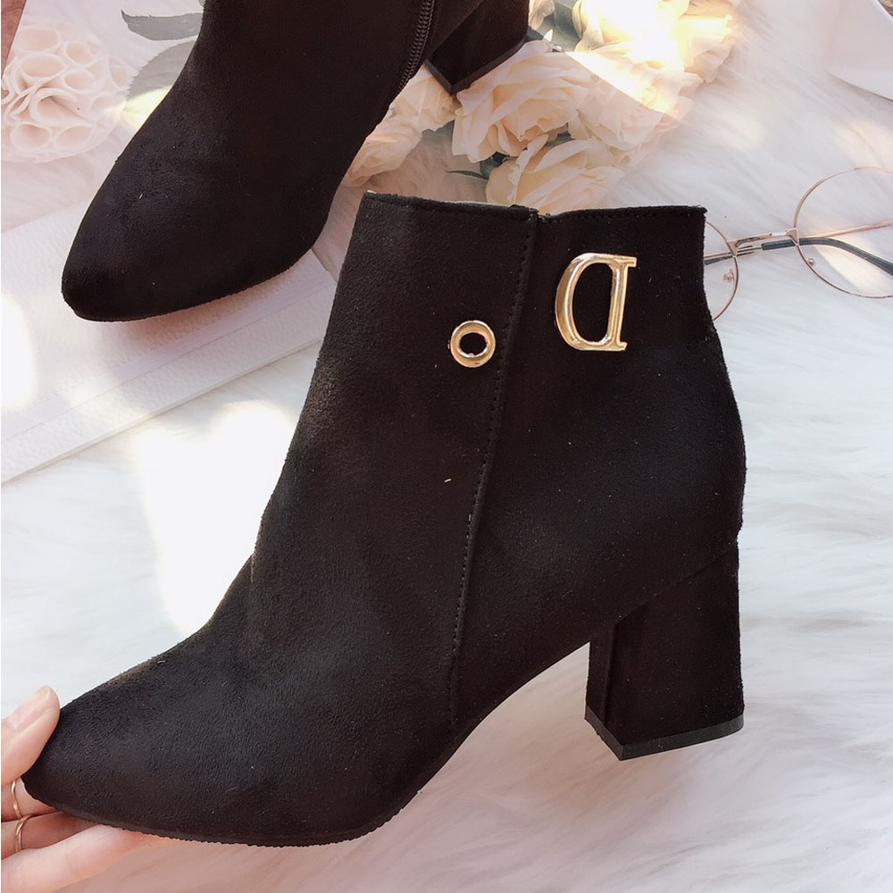 Boots/Bốt Nữ Cổ Thấp Da lộn Khoá Cạnh Tag Chữ D o (Mã 668) Kèm Tất Gấu