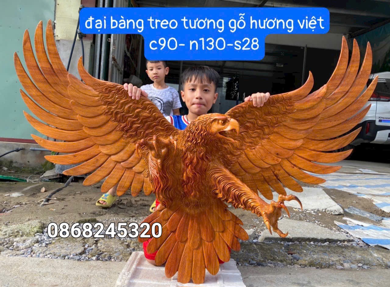 Tượng con đại bàng chúa tể bầu trời bằng gỗ hương