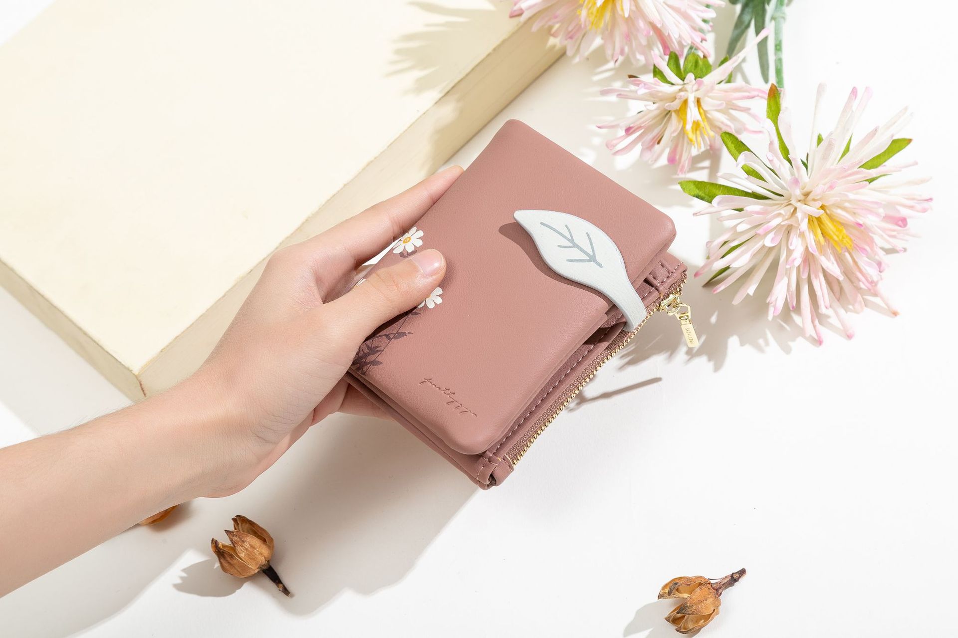 Ví nữ phong cách dễ thương - BEE GEE VNU1061