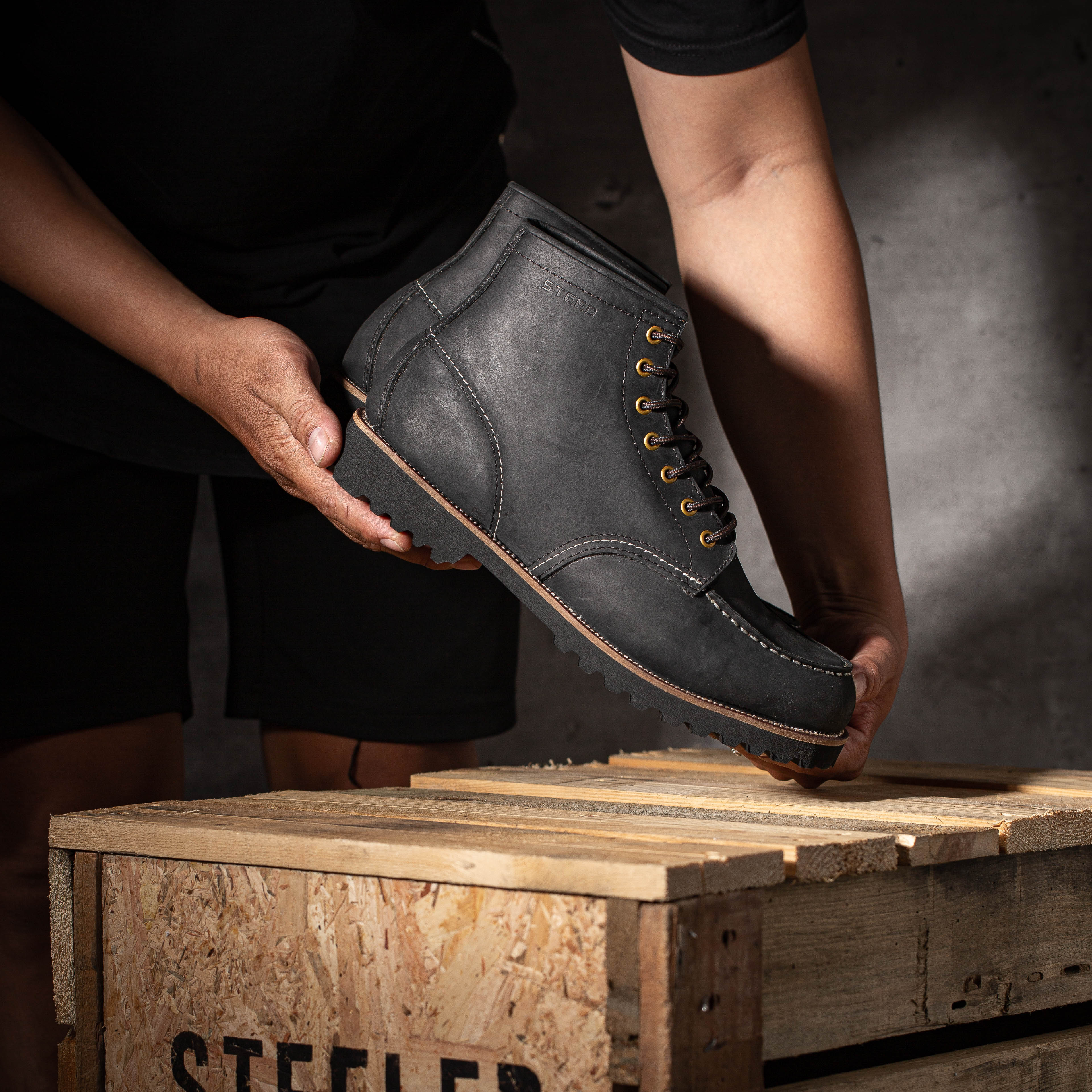 GIÀY DA NAM STEELER - MOCTOE BLACK WITH BLACK SOLE