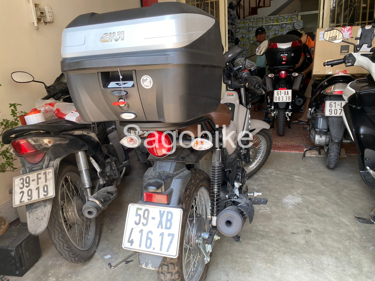 Thùng xe PG-1 thùng givi B32N Bold kèm đế MP60N, ốc gắn và baga PG 1 - Hàng givi chính hãng, bảo hành 2 năm