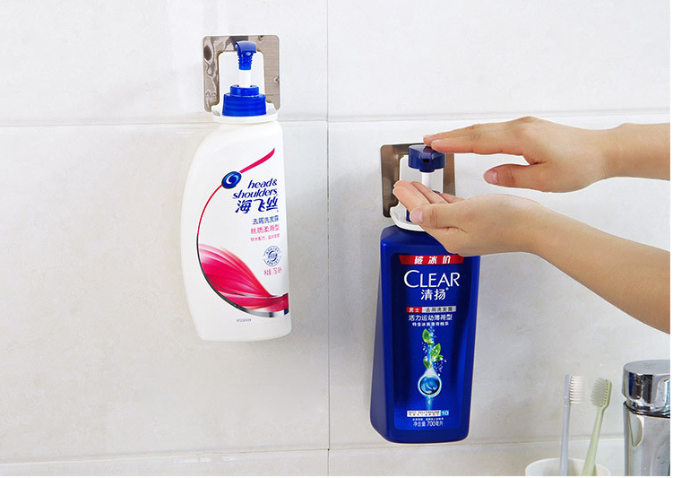 MÓC DÁN TƯỜNG TREO BÌNH NƯỚC RỬA TAY, DẦU GỘI, SỮA TẮM CÓ VÒI XỊT SIÊU CHẮC