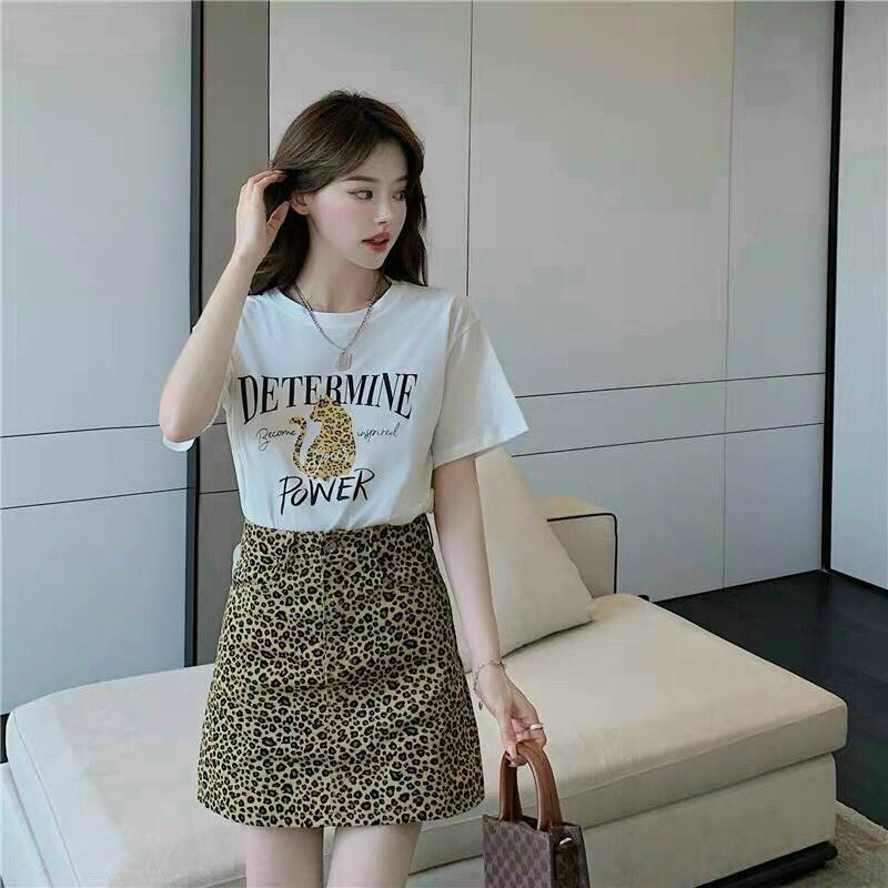 Sét bộ áo phông cotton in báo và Chân váy hoạ tiết y hình