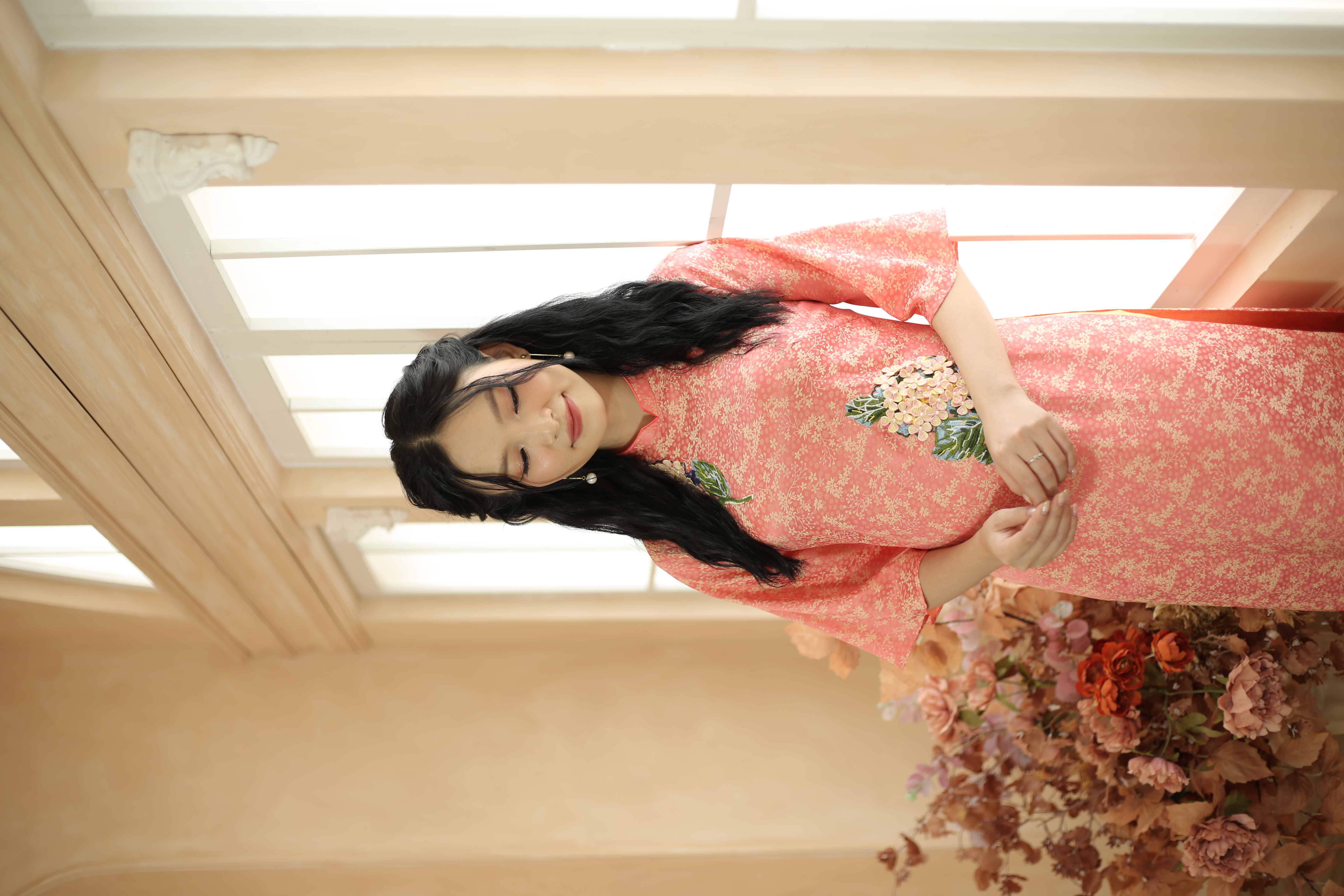 Áo dài cách tân thiết kế lụa cam kết hoa ( size L)