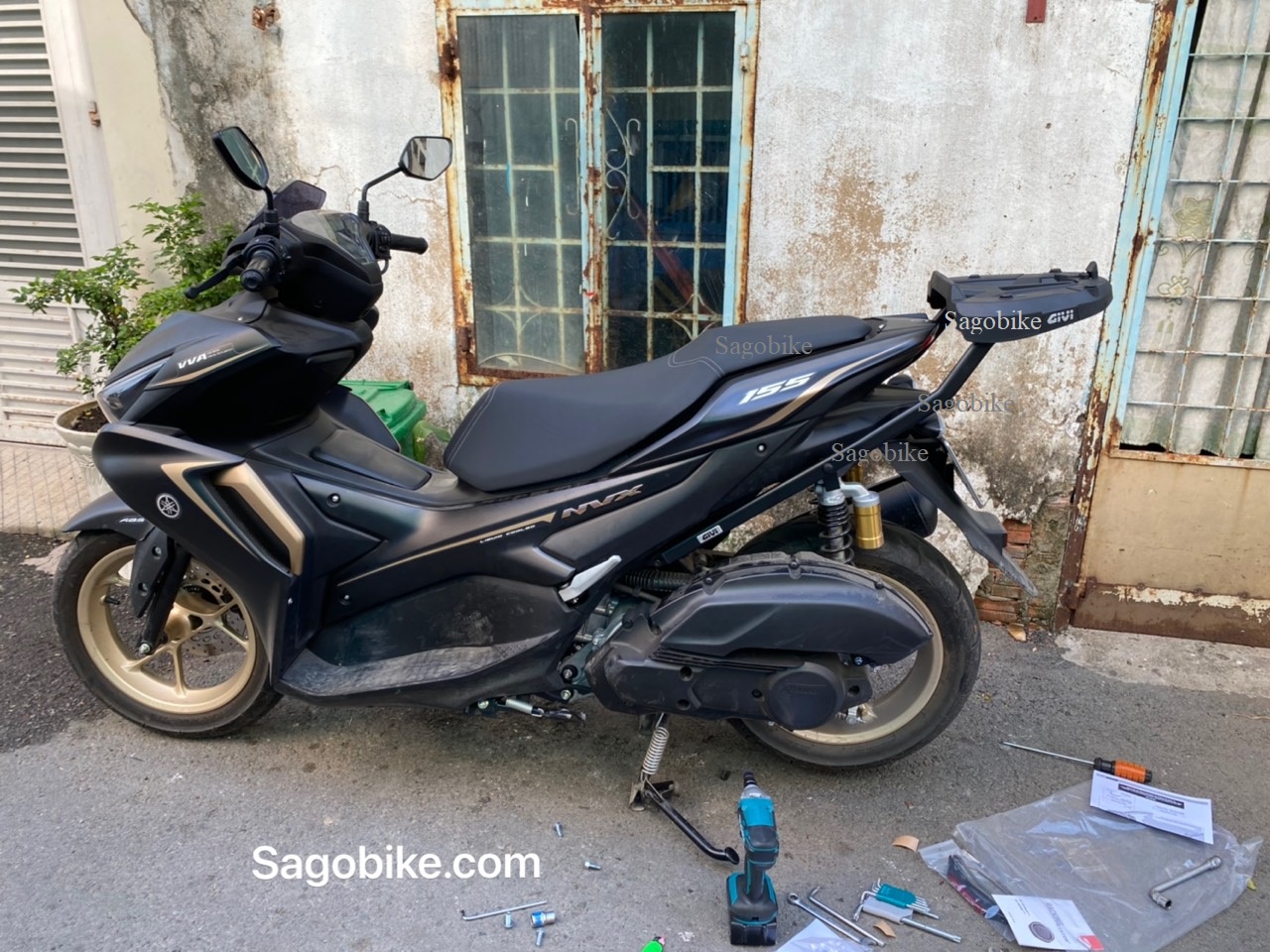 Thùng givi B270N, baga SRX lắp cho xe NVX 155 VVA