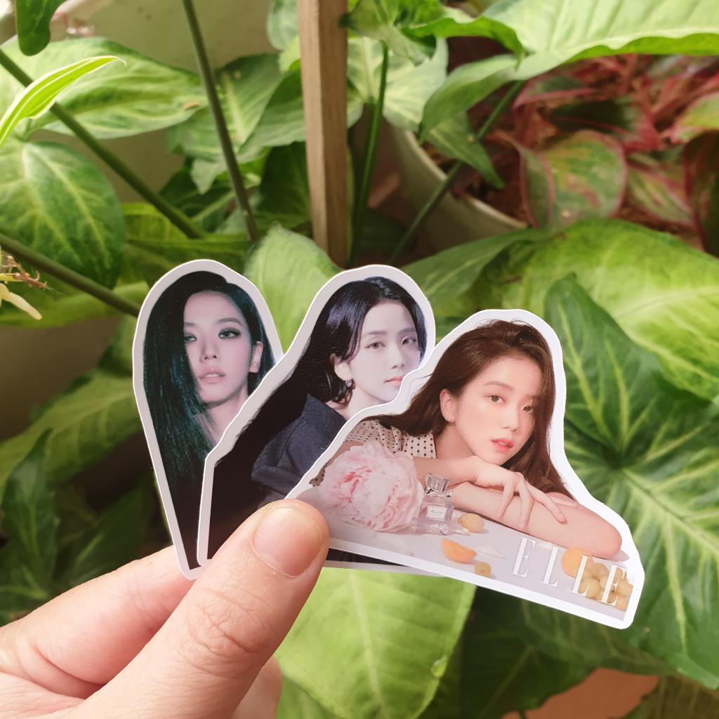 Sticker Jisoo Album Me Flower trang trí mũ bảo hiểm, đàn, guitar, ukulele, điện thoại laptop