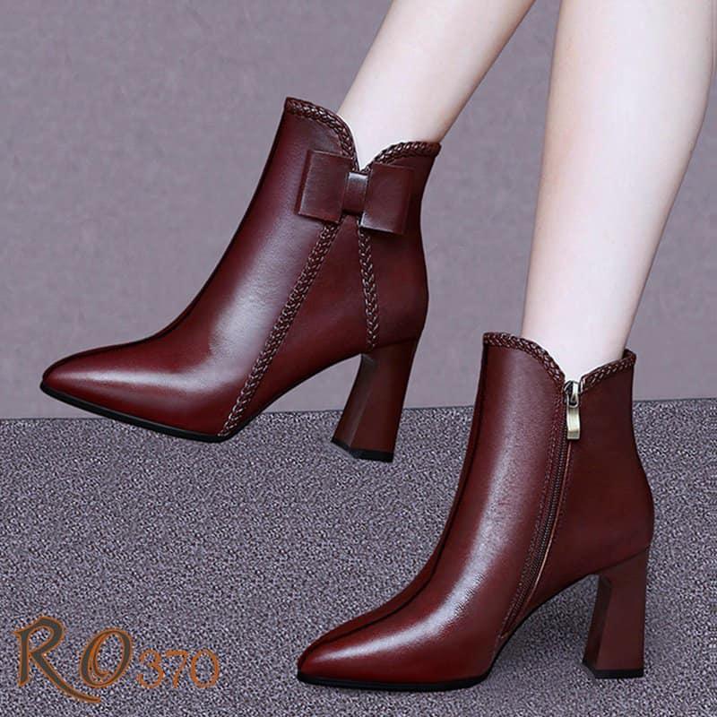 Giày boot bốt nữ cổ thấp 8 phân hàng hiệu rosata hai màu đen đỏ ro370