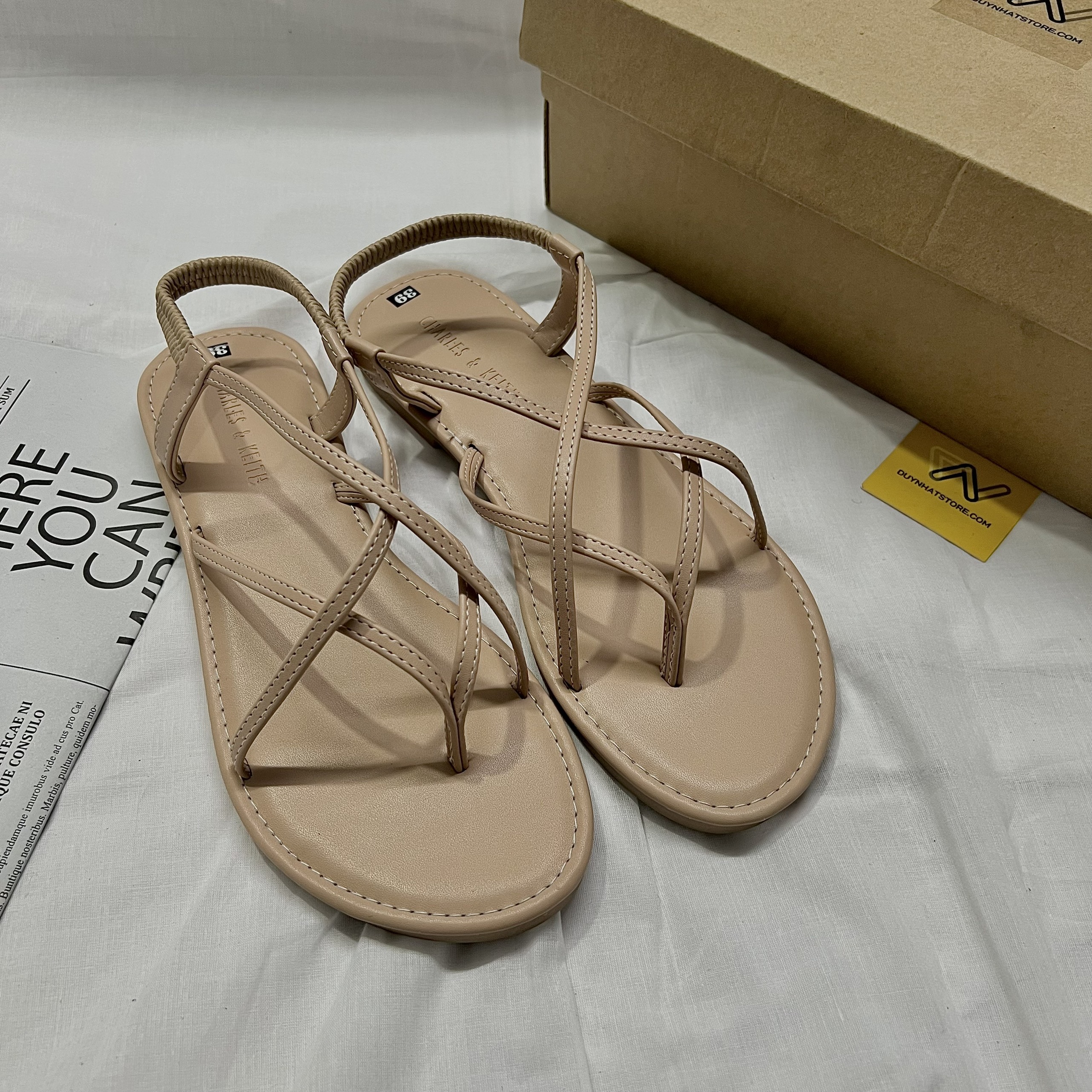 Giày Sandal Nữ Quai Kẹp Xỏ Ngón Đế Bệt Trắng Đen Dây Mảnh Nhỏ Duy Nhật Store Học Sinh Đi Học Bền Uzzang Chiến Binh Thun