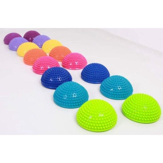Cầu Gai Cao Su Giúp Giữ Thăng Bằng & Massage Bàn Chân 16x16x8cm - 1 cái