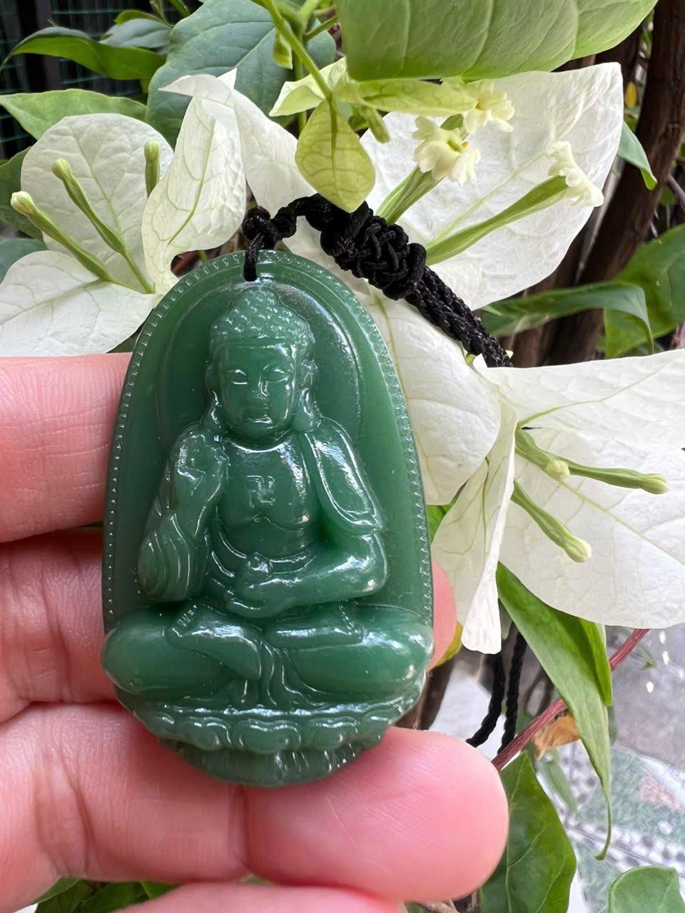 Mặt Dây Chuyền Nam Phật A Di Đà Độ Mệnh Tuổi Tuất Tuổi Hợi Đá Mã Não Xanh Ngọc Đậm Đẹp Size Cao 48mm Ngang 30mm Dầy 11mm ạ