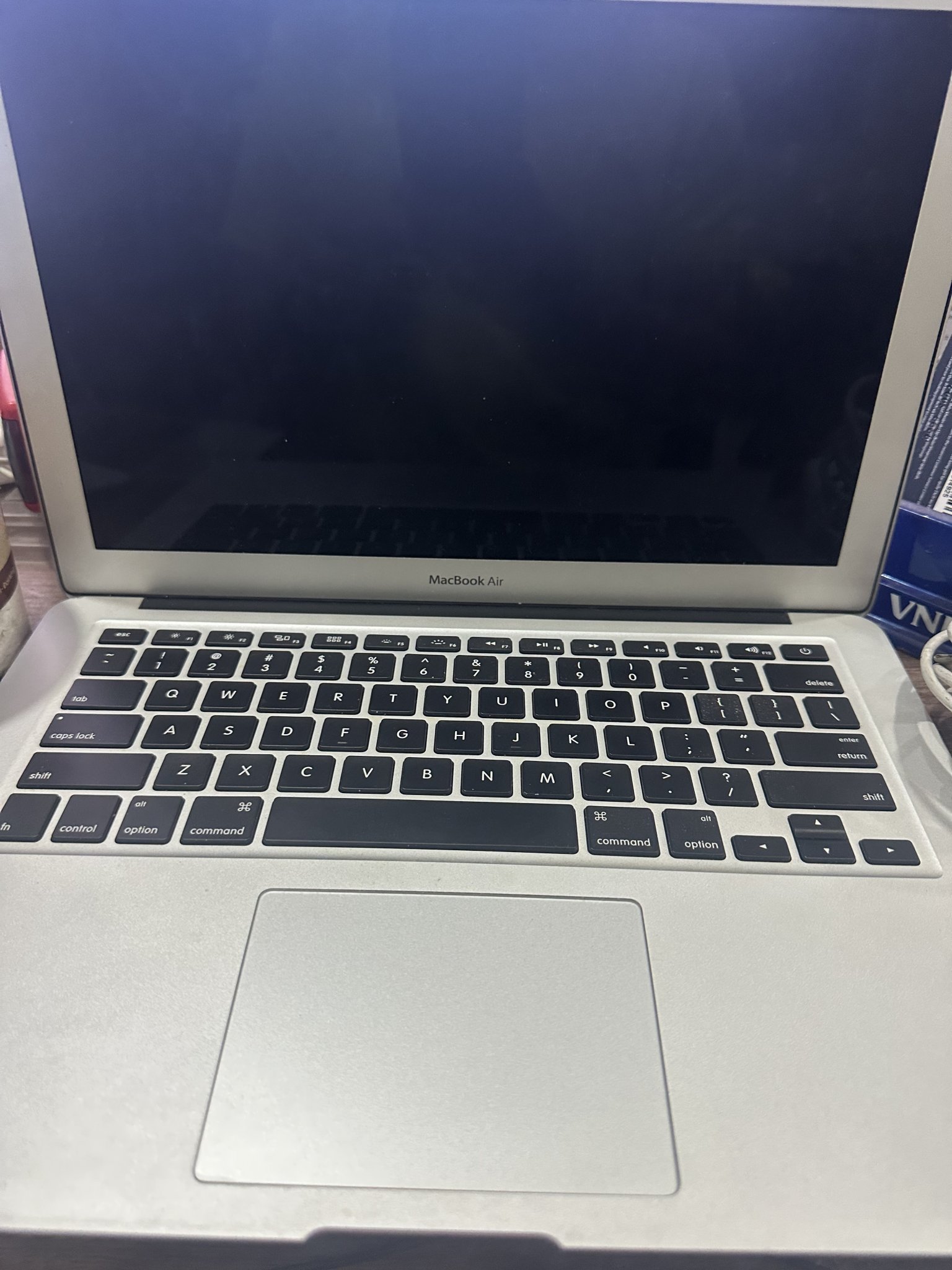 macbook air 2017 cũ rẽ cho các bạn sinh viên thuyết trình