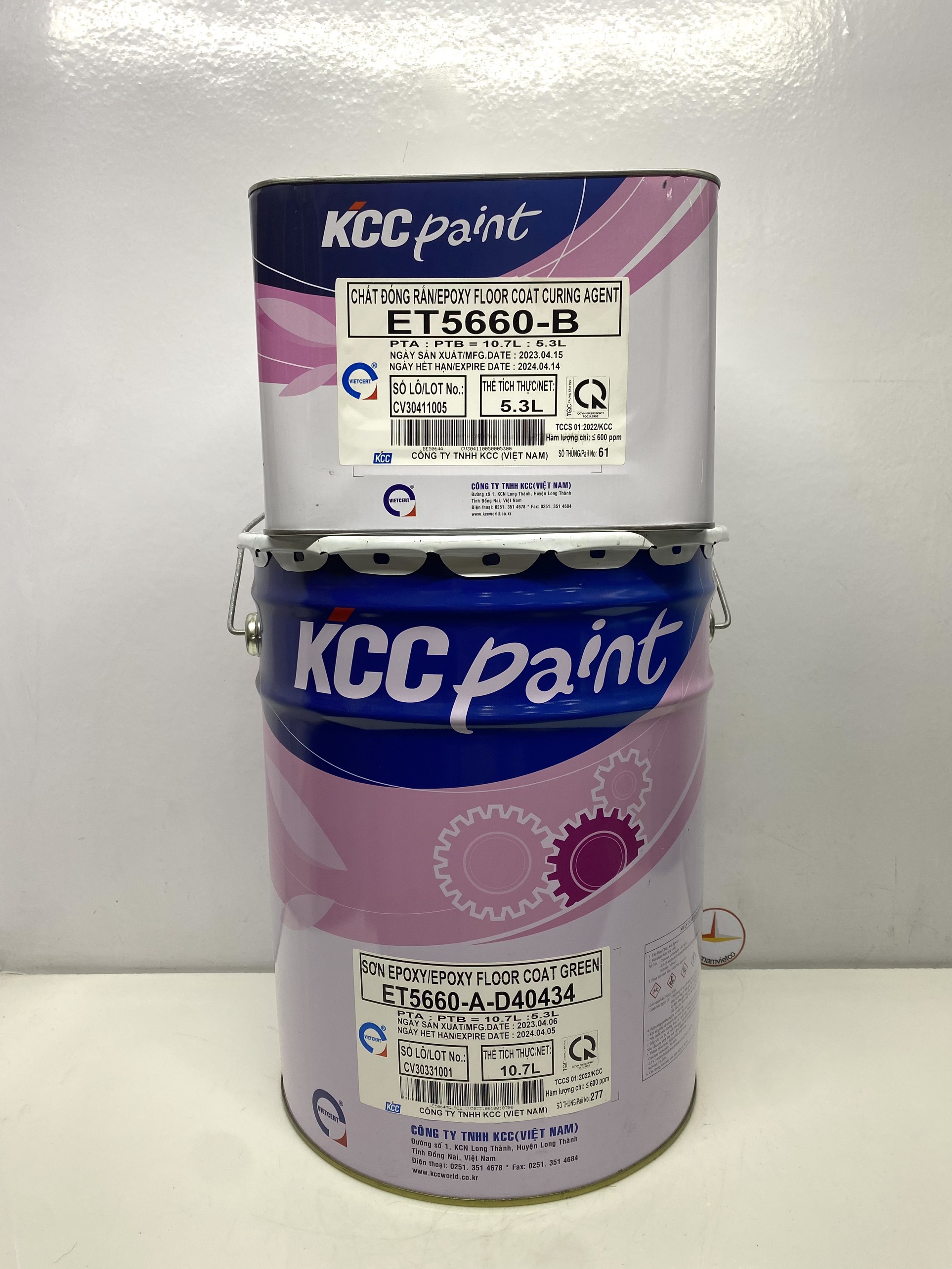 Sơn sàn bê tông epoxy KCC ET5660 màu xanh D40434 16L/bộ