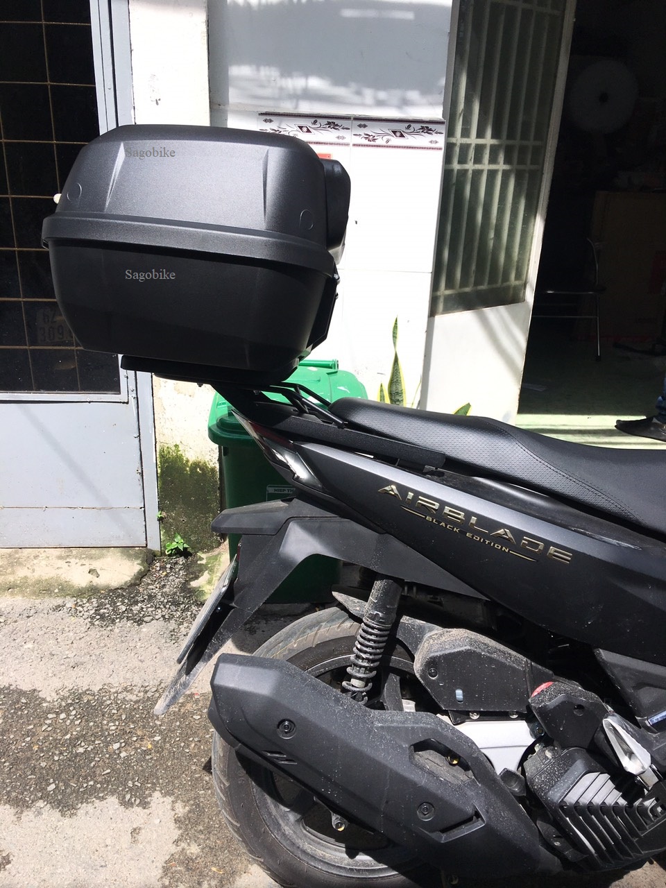 Thùng xe Airblade 125, thùng Givi E43NTL, gối tựa lưng BE3N và baga givi lắp cho Air Blade 2022