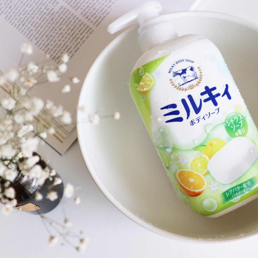 Combo Sữa Tắm Sáng Da Hương Cam Chanh Cow Milky Body Soap Citrus ( Chai 550 mL Và Túi 400 mL )