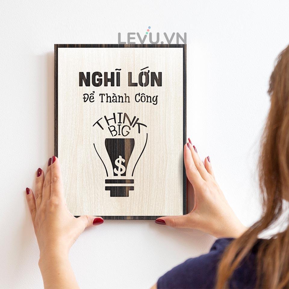 Tranh treo tường bằng gỗ LEVU LV030 "Nghĩ lớn để thành công"