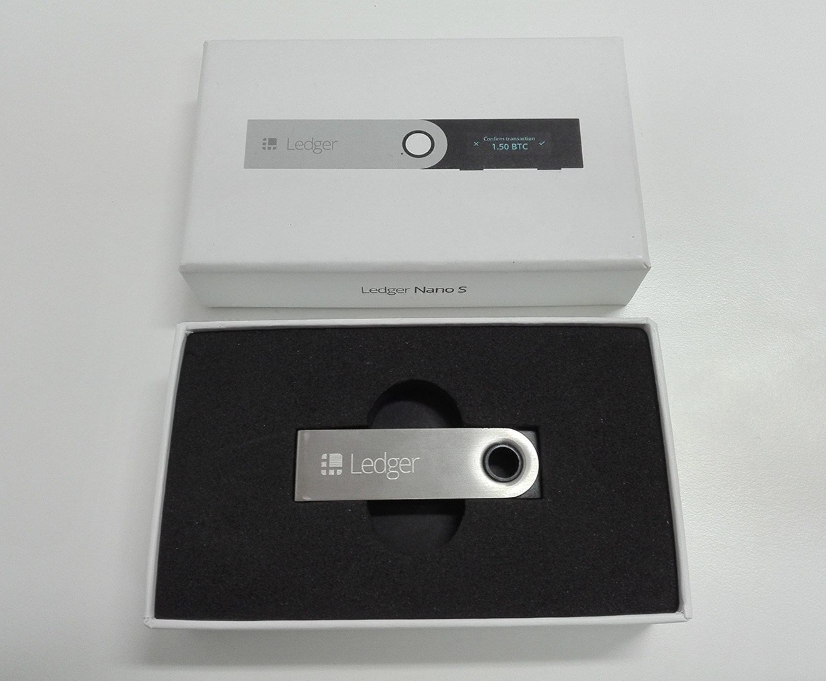 Ví Lạnh Ledger Nano S - Hàng nhập khẩu trực tiếp Ledger Pháp - Nguyên seal 100%