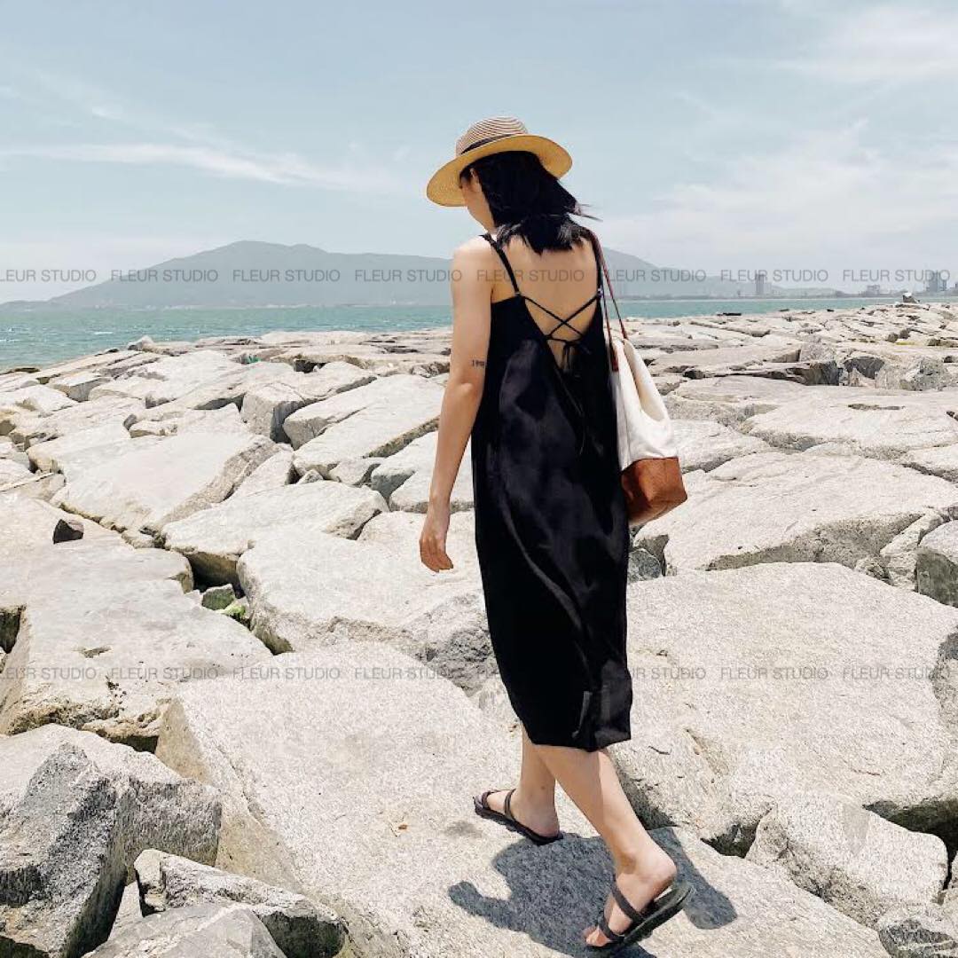Đầm 2 dây dáng suông, Đầm đen hở lưng đi biển Cao Cấp cột nơ sau vải cotton mát mẻ, quyến rũ MiNhi