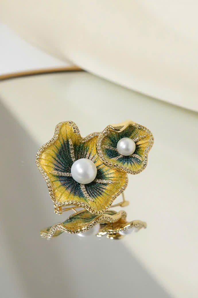 Trâm Cài Áo Vest, Áo Dài Đính Ngọc Trai Baroque Hình Lá Sen thời trang thiết kế Hity ACC436