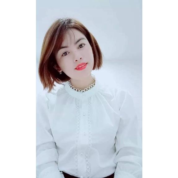 Áo sơ mi nữ công sở thời trang SURI chất vãi lụa màu trắng dài tay cổ lọ họa tiết ren.