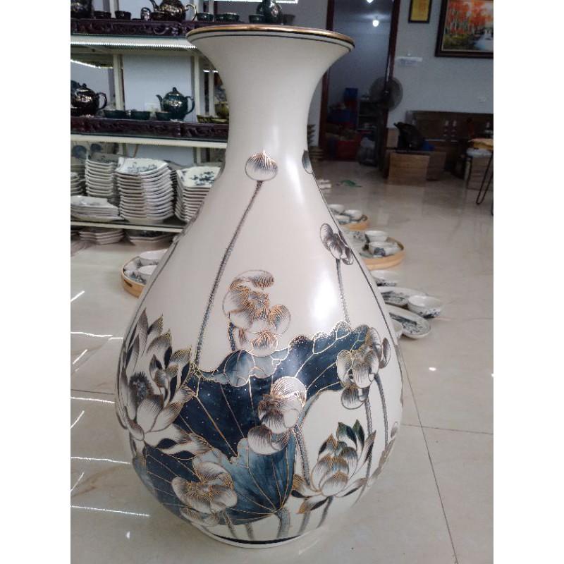 Lọ hoa dáng tỳ bà